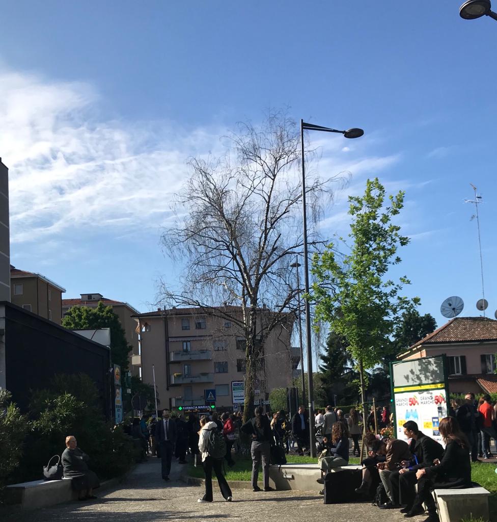 Guasto alla metro, pendolari in strada e Padana bloccata