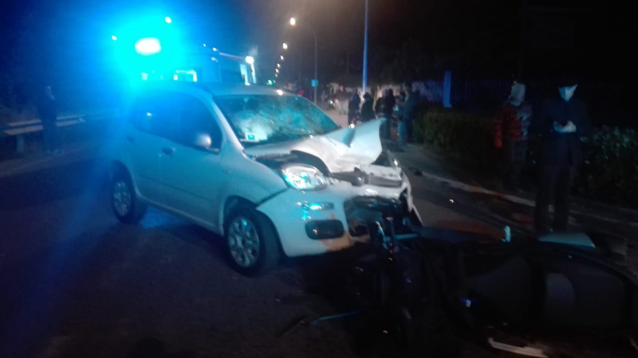 Frontale tra auto e moto sulla Ss525