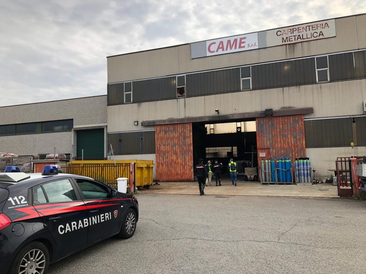 Incidente sul lavoro a Bussero: operaio ferito, arrivano i carabinieri FOTO
