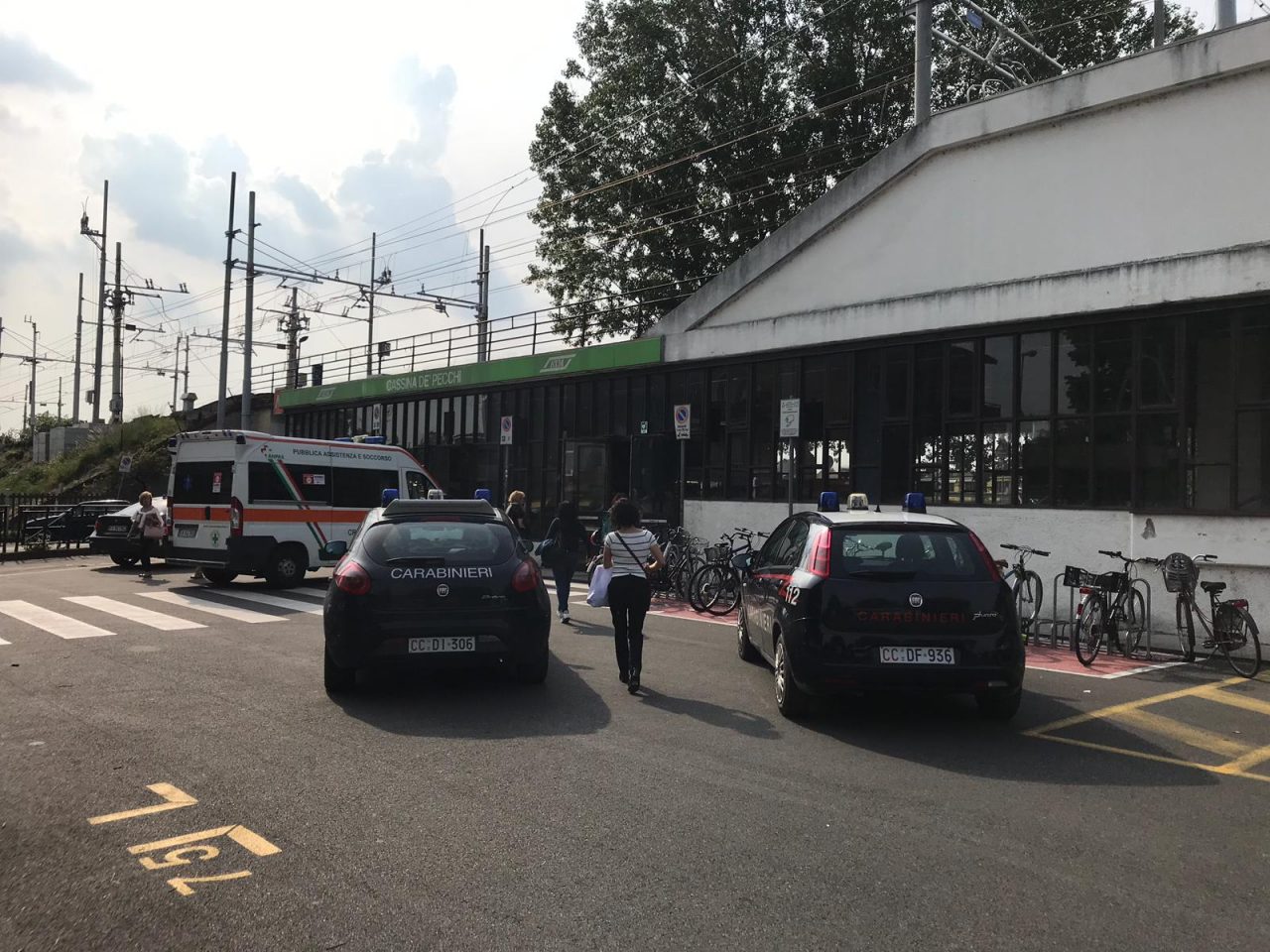Rissa sfiorata tra ragazzini alla metro di Cassina, arrivano i carabinieri