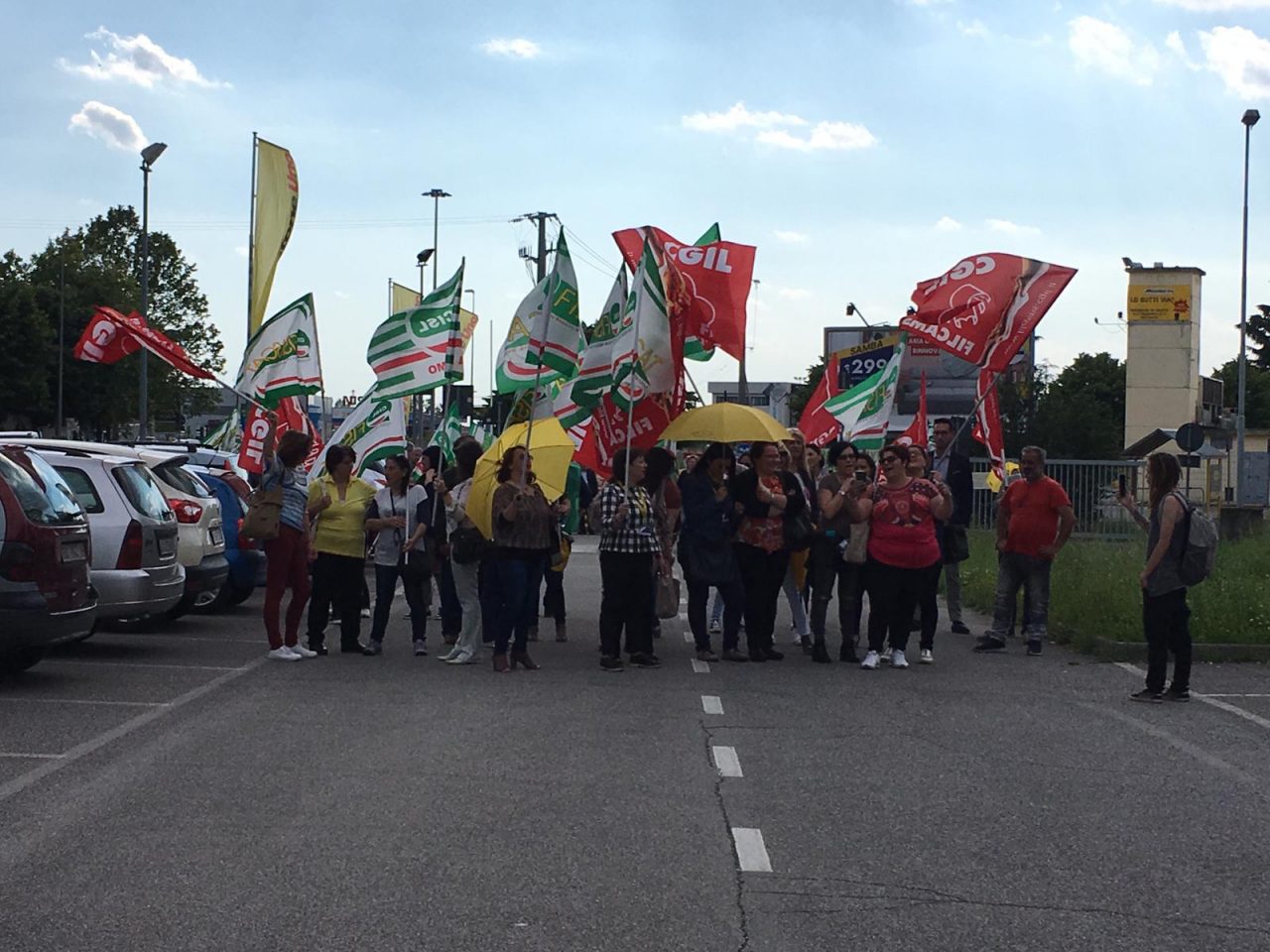 Mercatone Uno, a Verdello lavoratori in presidio VIDEO FOTO