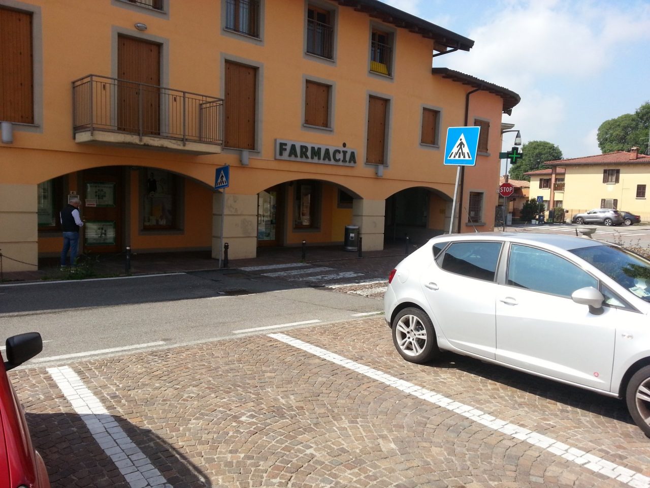 Rapina a mano armata alla farmacia di Capriate