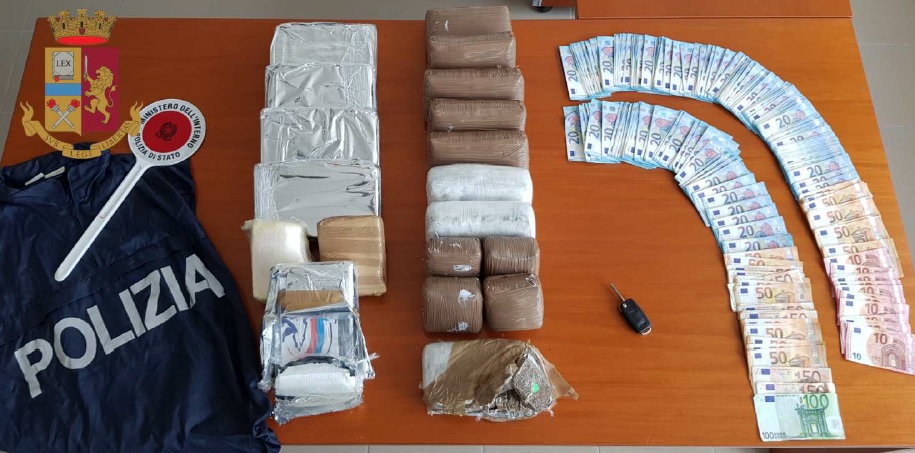 Nascondeva 17 Chili Di Droga E Migliaia Di Euro In Box: Arrestato Dalla ...