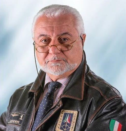 Francesco Sicignano non può avere una pistola (ma il figlio sì)