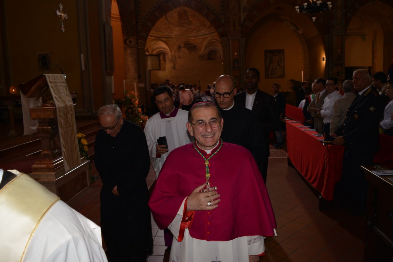 Arcivescovo Mario Delpini a Melzo per benedire l’altare FOTO