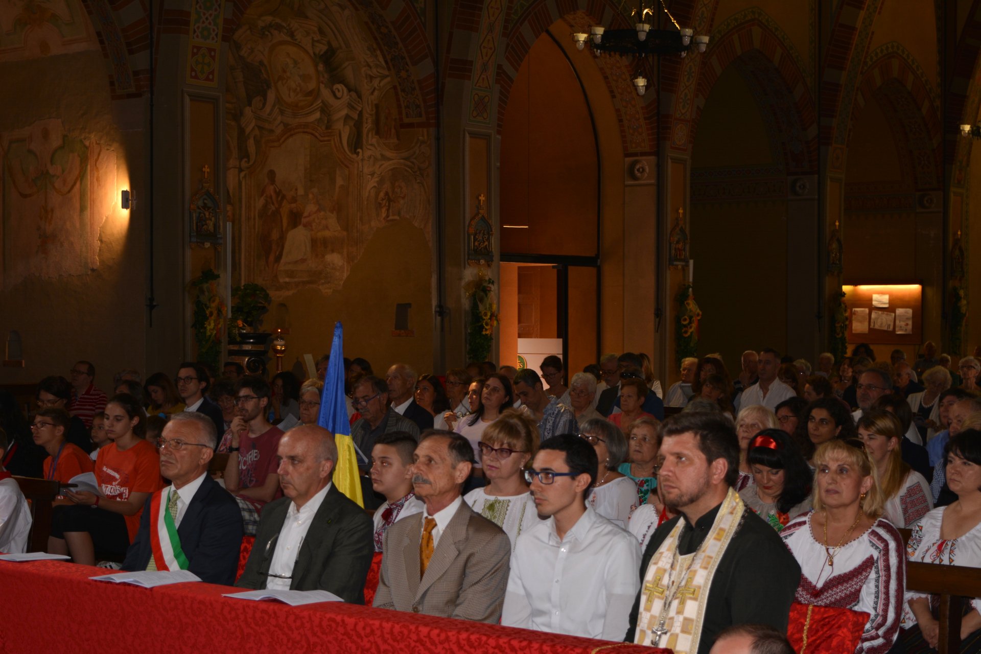 Melzo arcivescovo Mario Delpini in visita chiesa Sant'Alessandro per benedire altare
