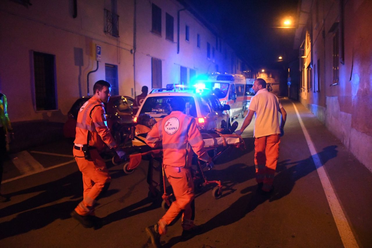 Minorenne accoltellato alla gola. Aggressori spariti nel nulla