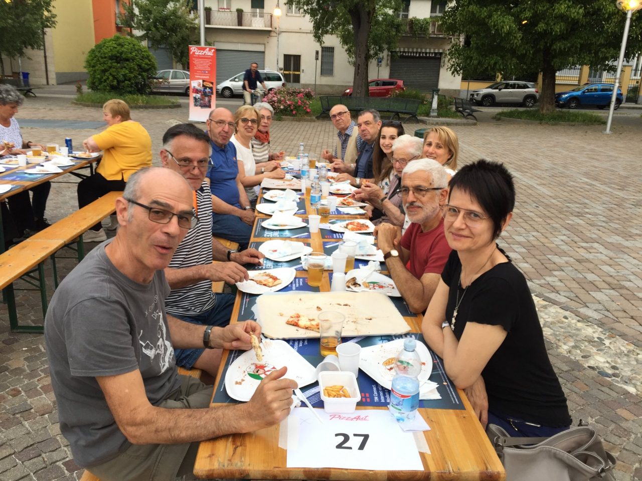 Bussero in piazza diritti dei bambini giropizza promosso da Pizzaut