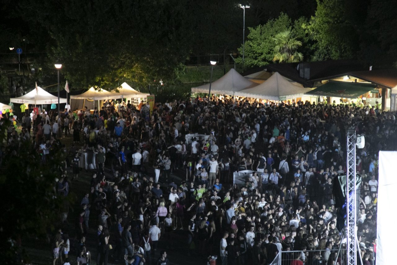 Divertimento e sport a tutta birra: il Milano Rugby Festival in 20 FOTO