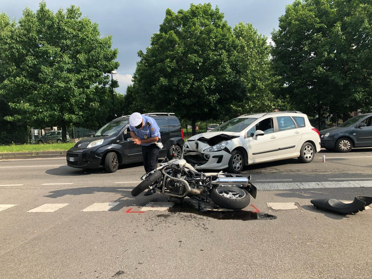 Scontro tra auto e moto a Cernusco, intervento in codice rosso FOTO