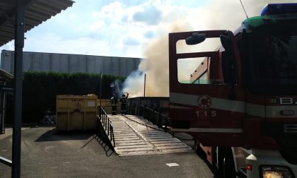 Incendio alla discarica di Trezzano Rosa VIDEO