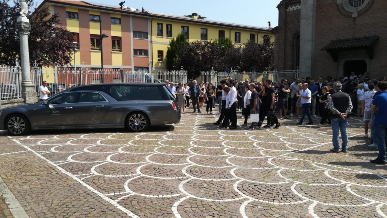 Trezzo si è fermata per salutare Renato Caccia, mancato tragicamente domenica lungo l’Adda