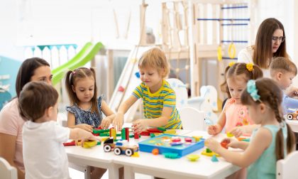 Bambini, i sindaci: “Piano in tre fasi per un graduale ritorno alla vita attiva”