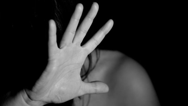 Cologno Monzese, notte di sesso a tre: finiscono a processo per violenza carnale