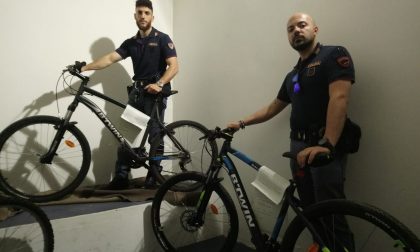 Scappano su delle bici rubate: inseguiti e bloccati dalla Polizia