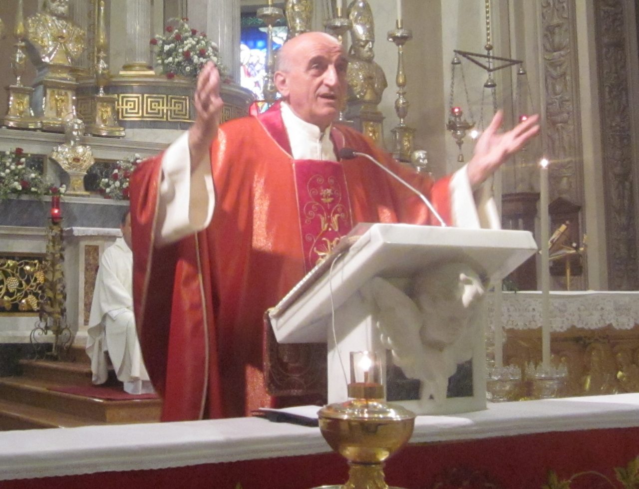 Vaprio festeggia il sacerdote dei migranti