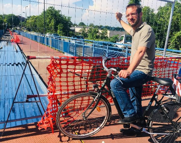 Passerella ciclopedonale di via Morandi a Segrate: iniziati i lavori di riqualificazione delle rampe