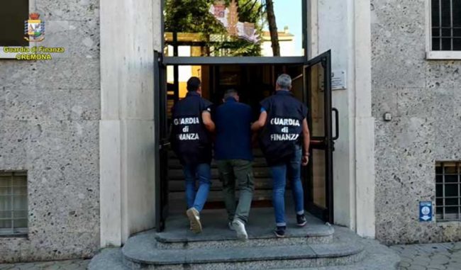 Truffe on line: 4 arresti e beni sequestrati per 1,5 milioni di euro