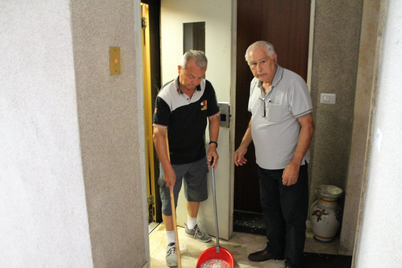 Palazzi di otto piani senza soldi, l’amministratore spegne gli ascensori