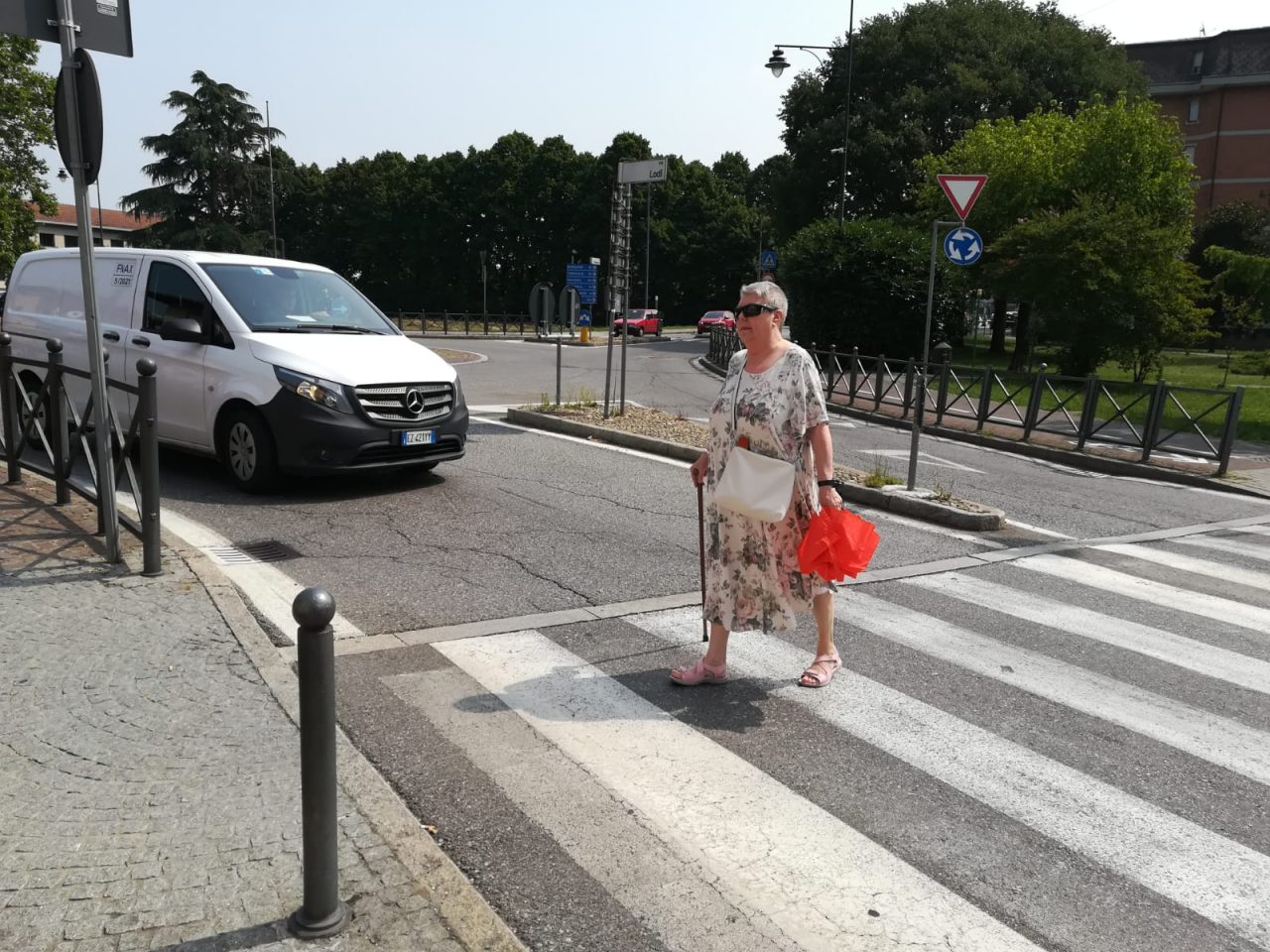 Anziana disabile insultata perchè troppo lenta
