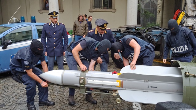 Dopo il sequestro del missile perquisizioni anche a Peschiera Borromeo