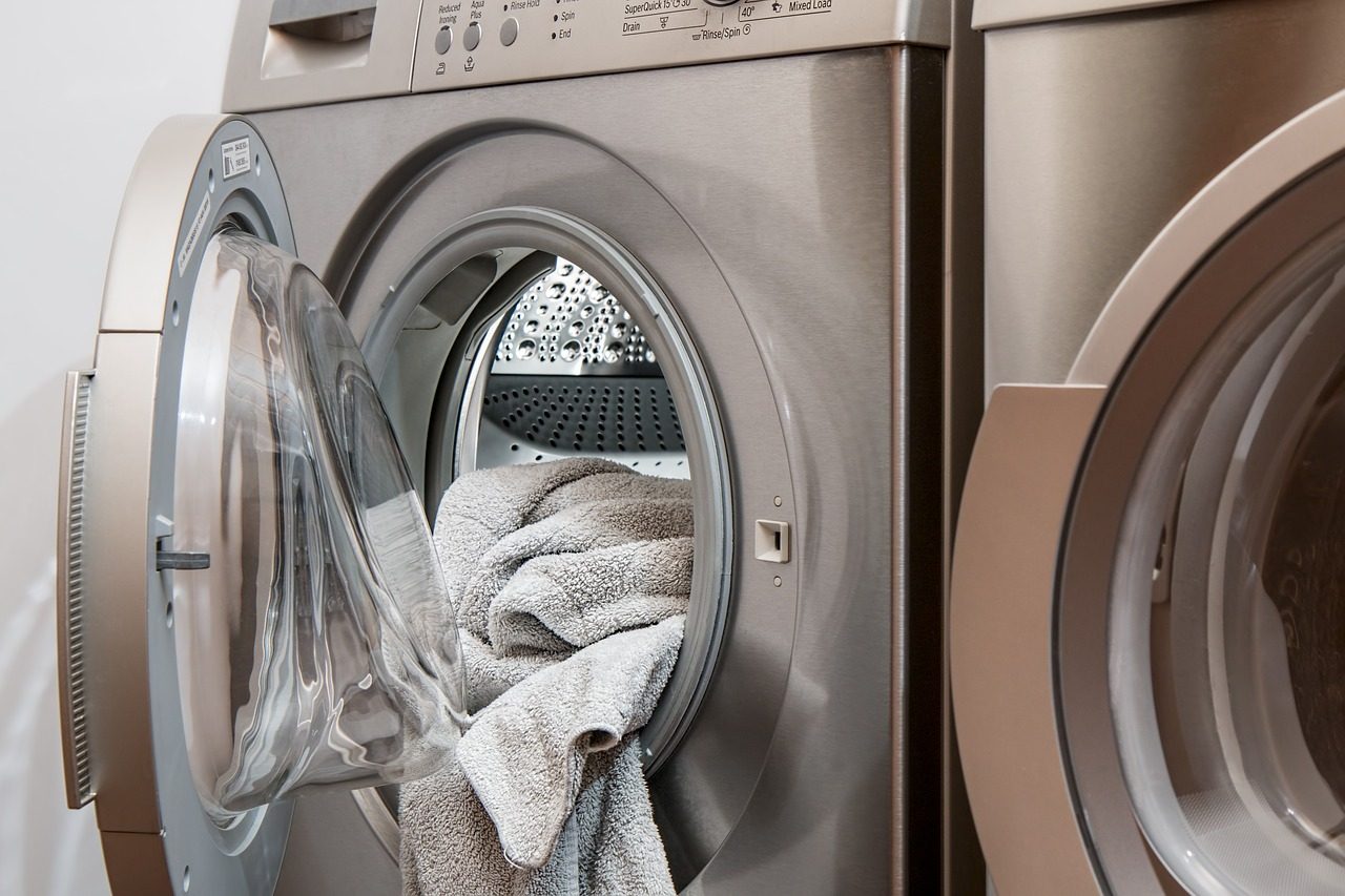 Lavatrici e lavasciuga: i vantaggi dei modelli moderni tra bassi consumi e connettività