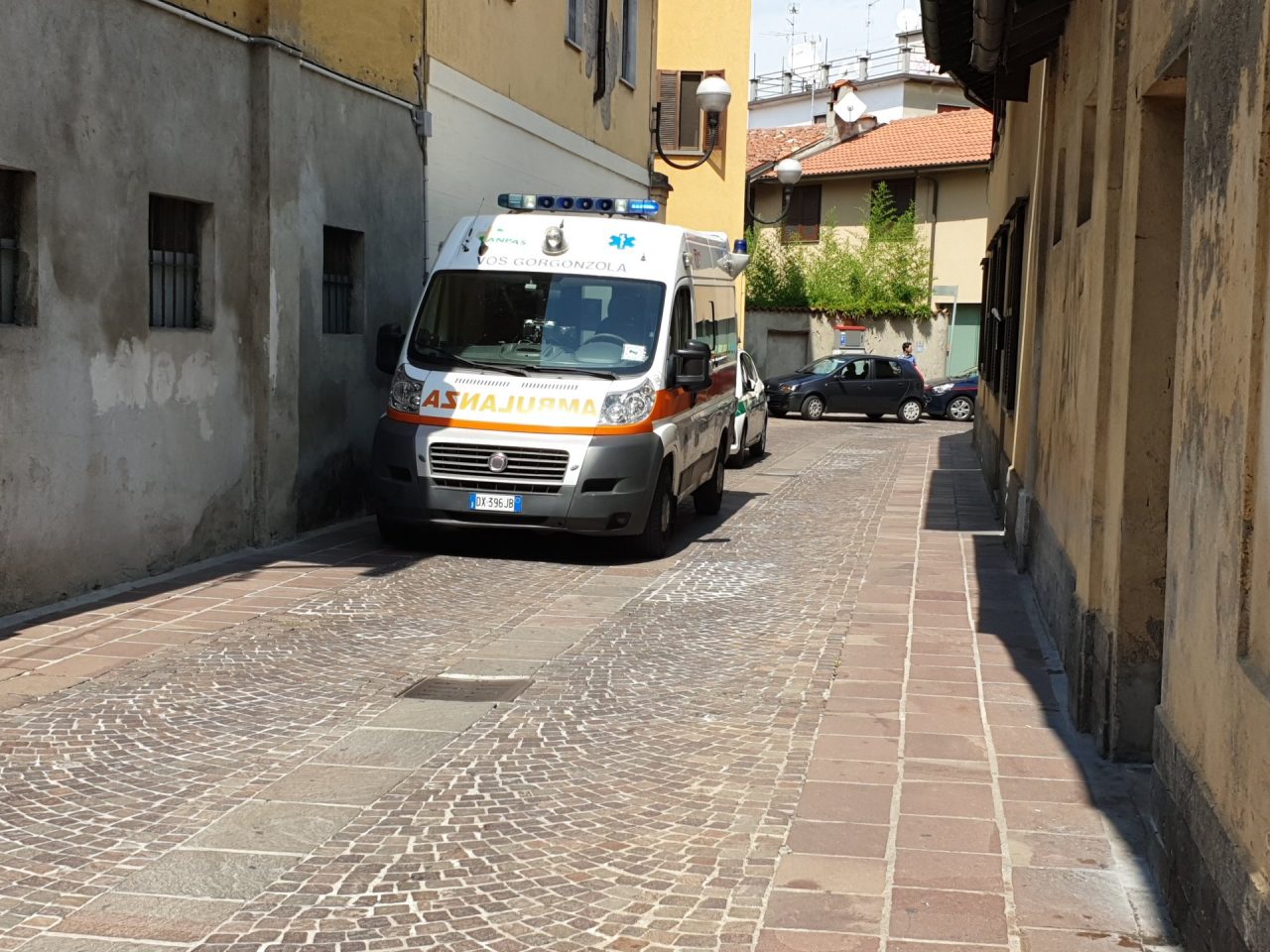 Ragazzo accusa un malore in casa, i soccorsi arrivano dal cielo