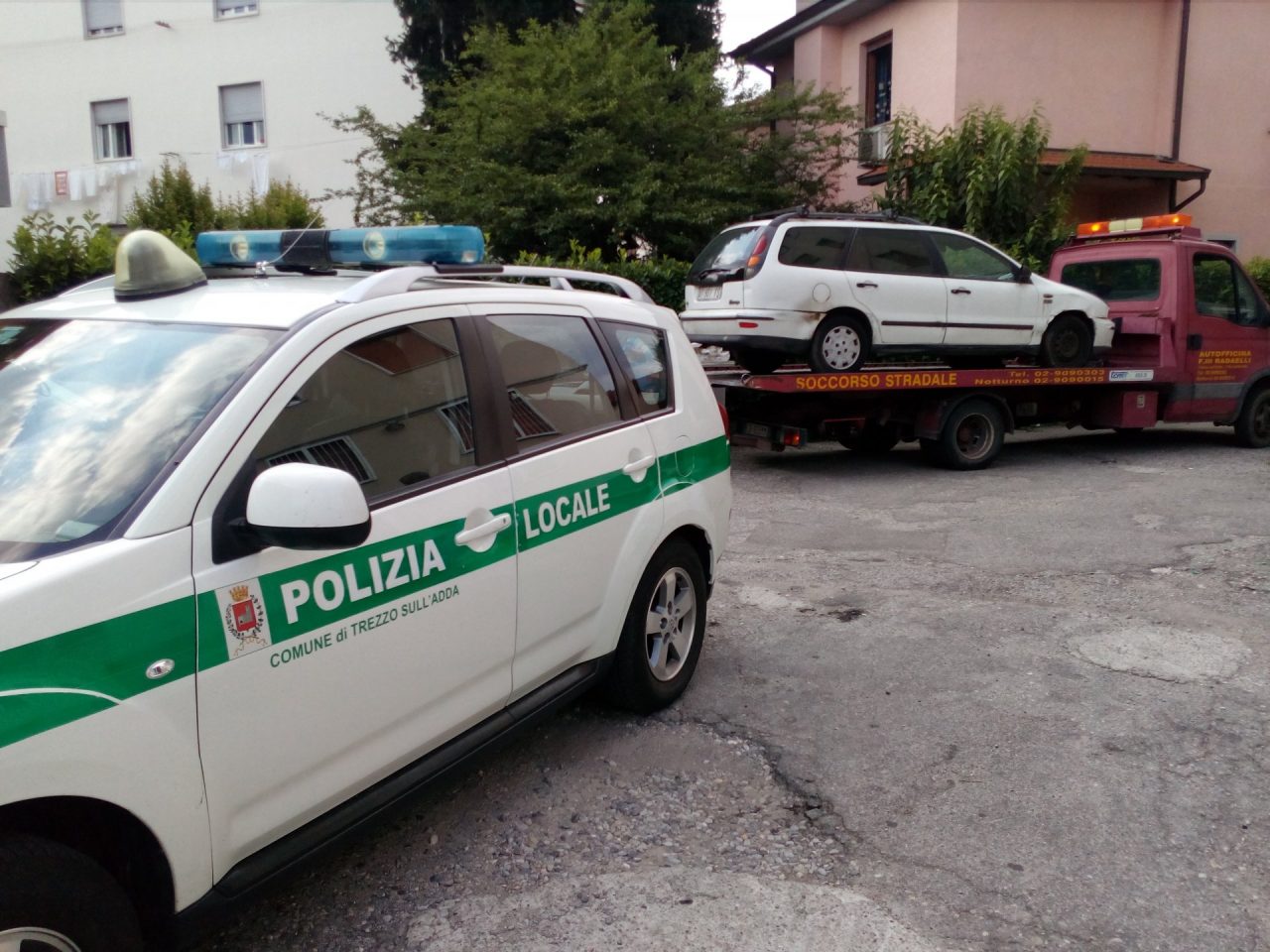 Alla guida senza patente, assicurazione e revisione: maxi multa da 6mila euro
