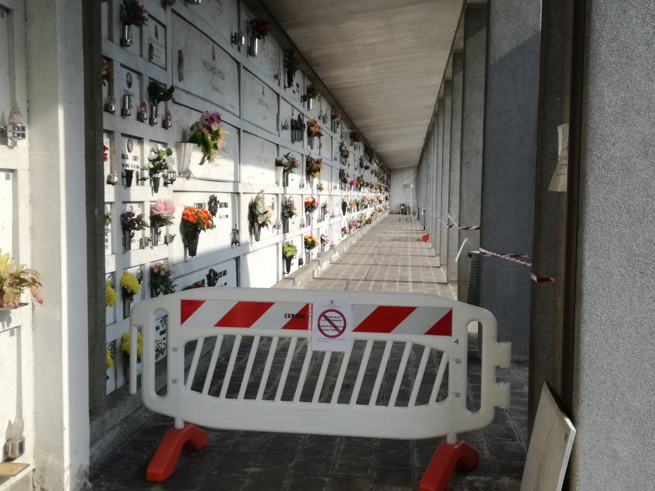 Vietato l’accesso al cimitero per visitare i propri cari
