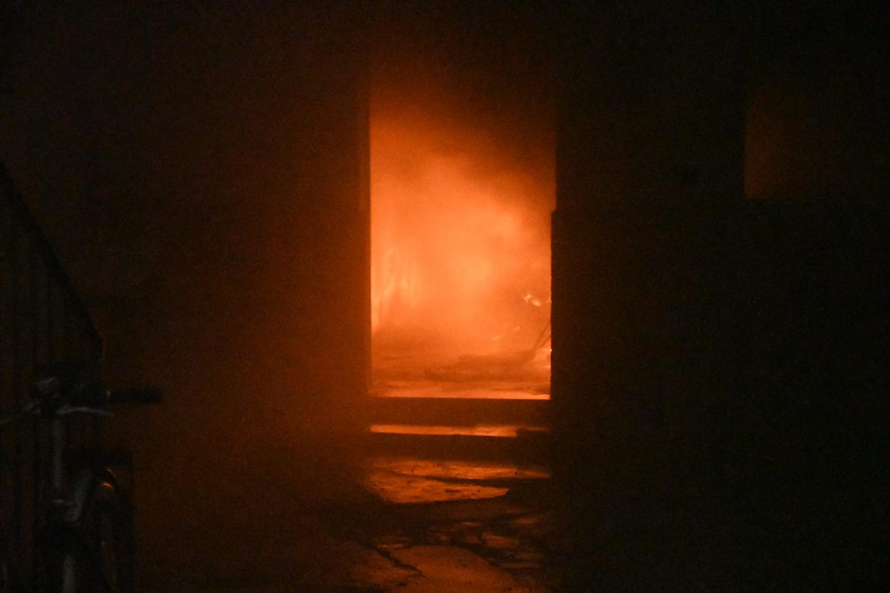 Invendio a cologno monzese via verdi san maurizio al lambro vigili del fuoco in azione