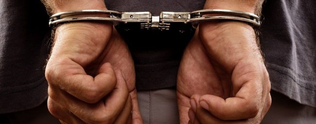 Spacciava droga a Milano e la confezionava a casa sua, a Pioltello: arrestato dalla Polizia