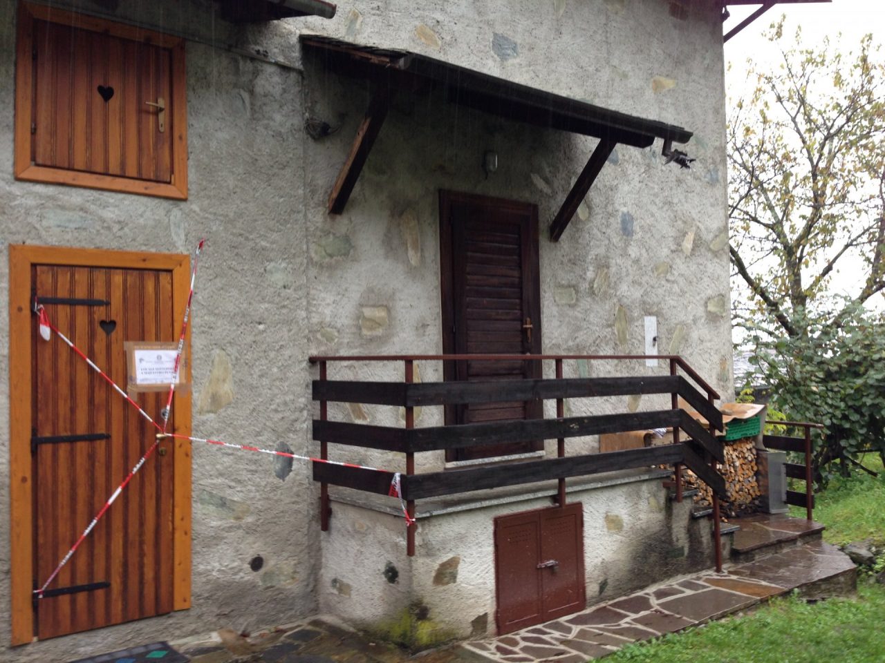 Anziana trovata morta in casa, rinvio a giudizio per badante e nipote