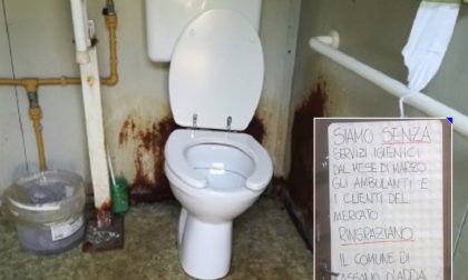 Sette mesi senza un bagno pubblico, imbufaliti gli ambulanti di Cassano d'Adda