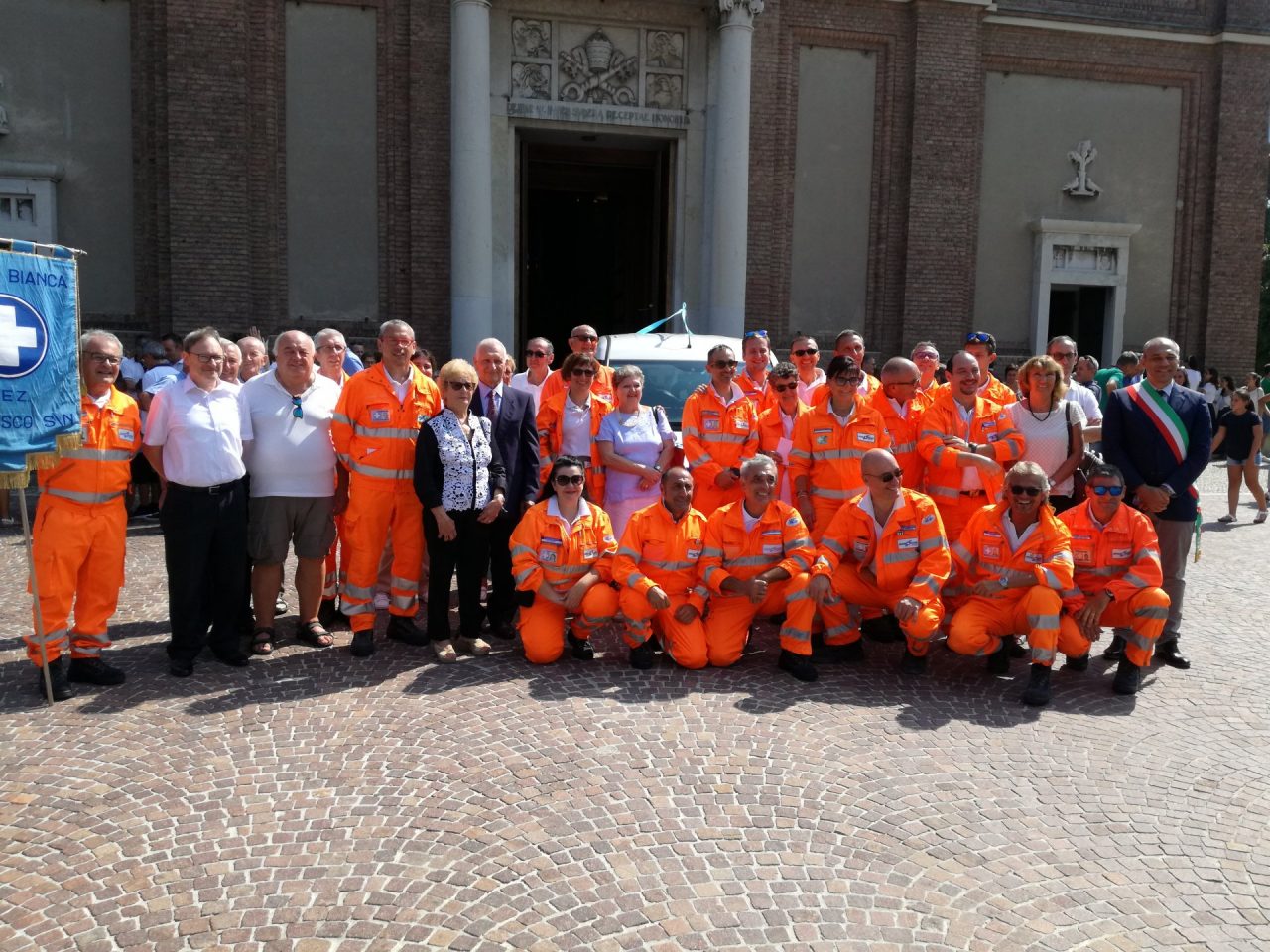 festa cro0ce bianca cernusco sul naviglio e inaugurazione nuovo mezzo