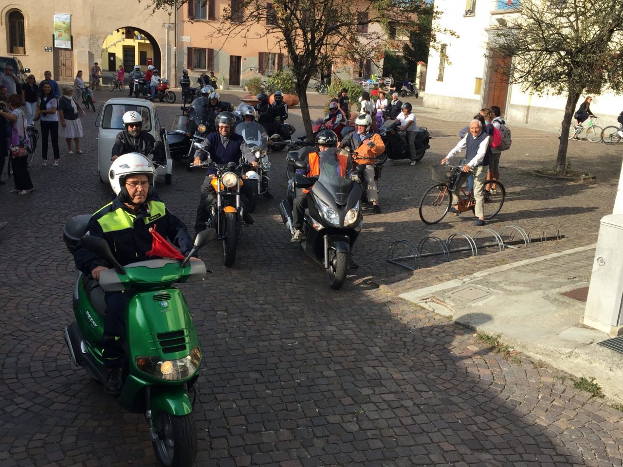 Rodano corteo di benvenuto per don Paolo Pupillo