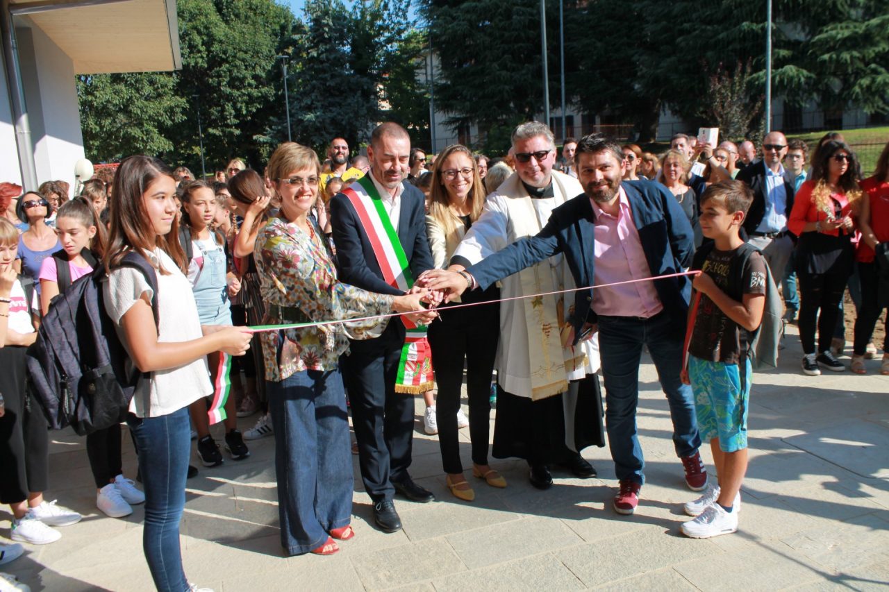 Prima campanella storica alla scuola media di Liscate FOTO