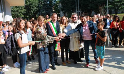 Prima campanella storica alla scuola media di Liscate FOTO