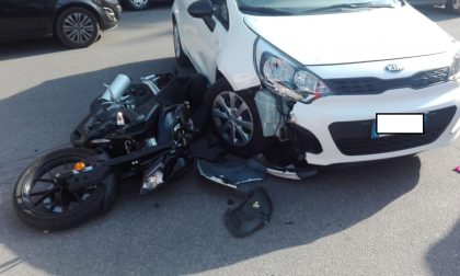 Incidente tra auto e moto, 17enne in ospedale