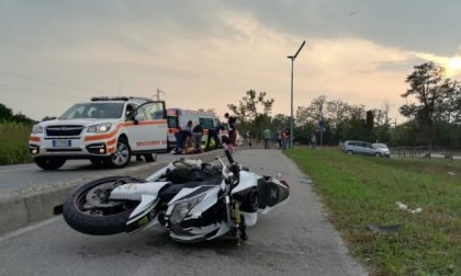 Incidente sulla Sp184: muore motociclista dopo lo scontro con un carro-attrezzi FOTO