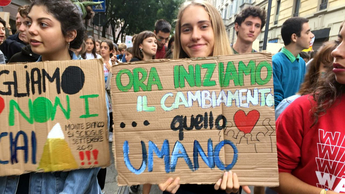 Fridays for future Milano: tutti i cartelli alla manifestazione FOTO