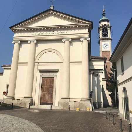 Lavori in chiesa, la Messa… trasloca