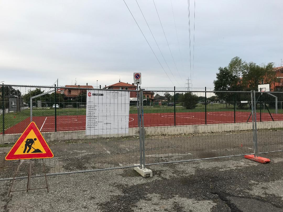 Il campetto di basket sarà aperto, ma si potrà giocare solo per 4 ore