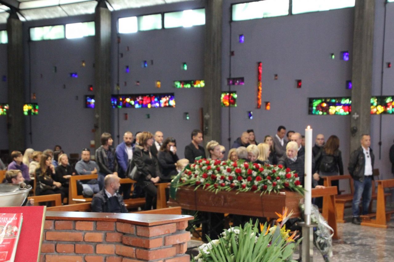 A Pioltello lo straziante addio a Donato Carbone
