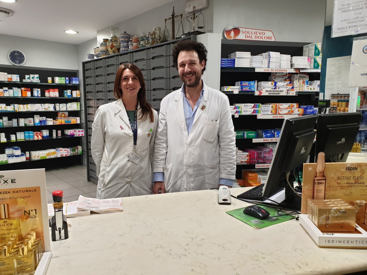Farmacisti eroi salvano un passante dopo un malore