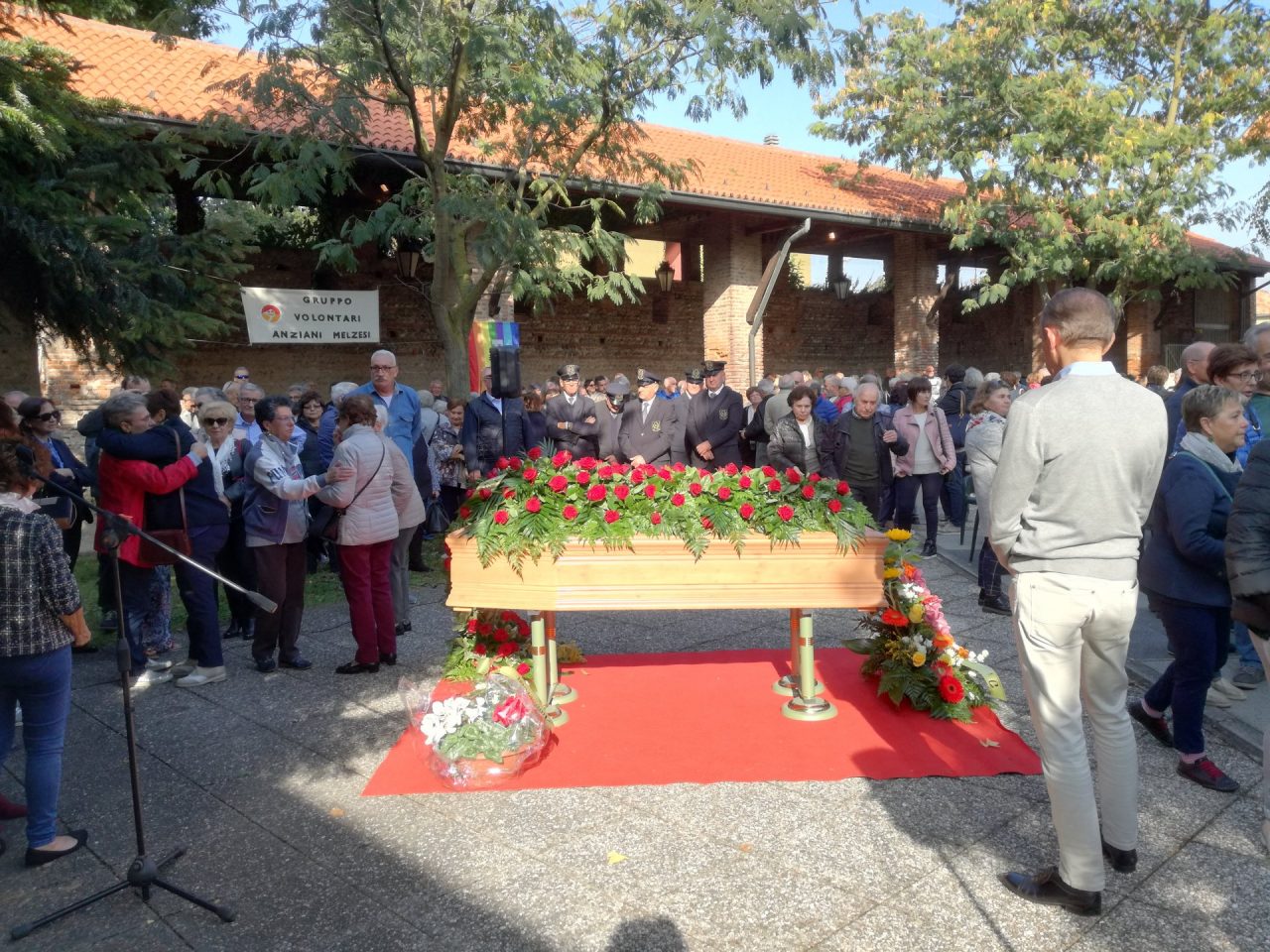 Folla di gente per l’addio a Carlo Cremoli