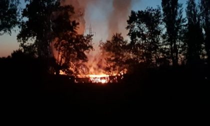 Tragedia nella Bergamasca, uomo muore carbonizzato nell’incendio di una baracca