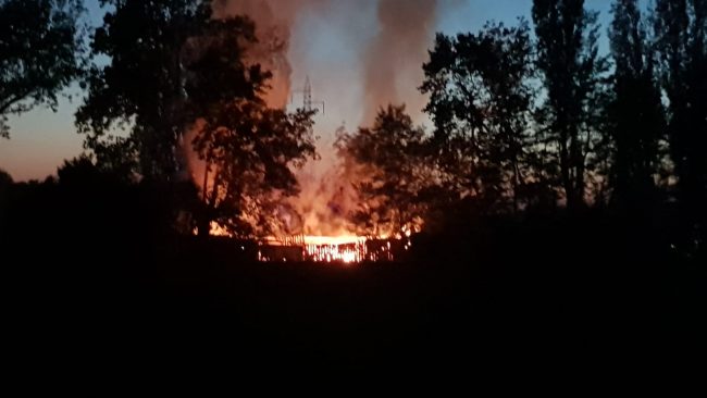 Tragedia nella Bergamasca, uomo muore carbonizzato nell’incendio di una baracca