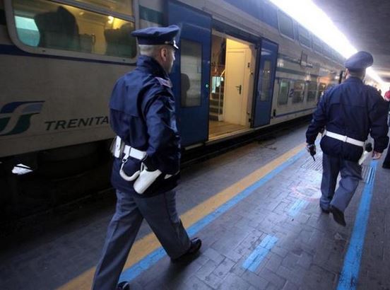 Tentata violenza sul treno: lo riconosce e lo fa arrestare