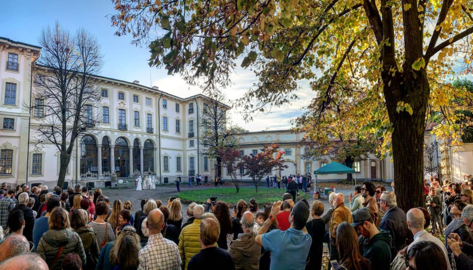 cernusco sul naviglio oltre milletrecento persone per le visite a villa alari