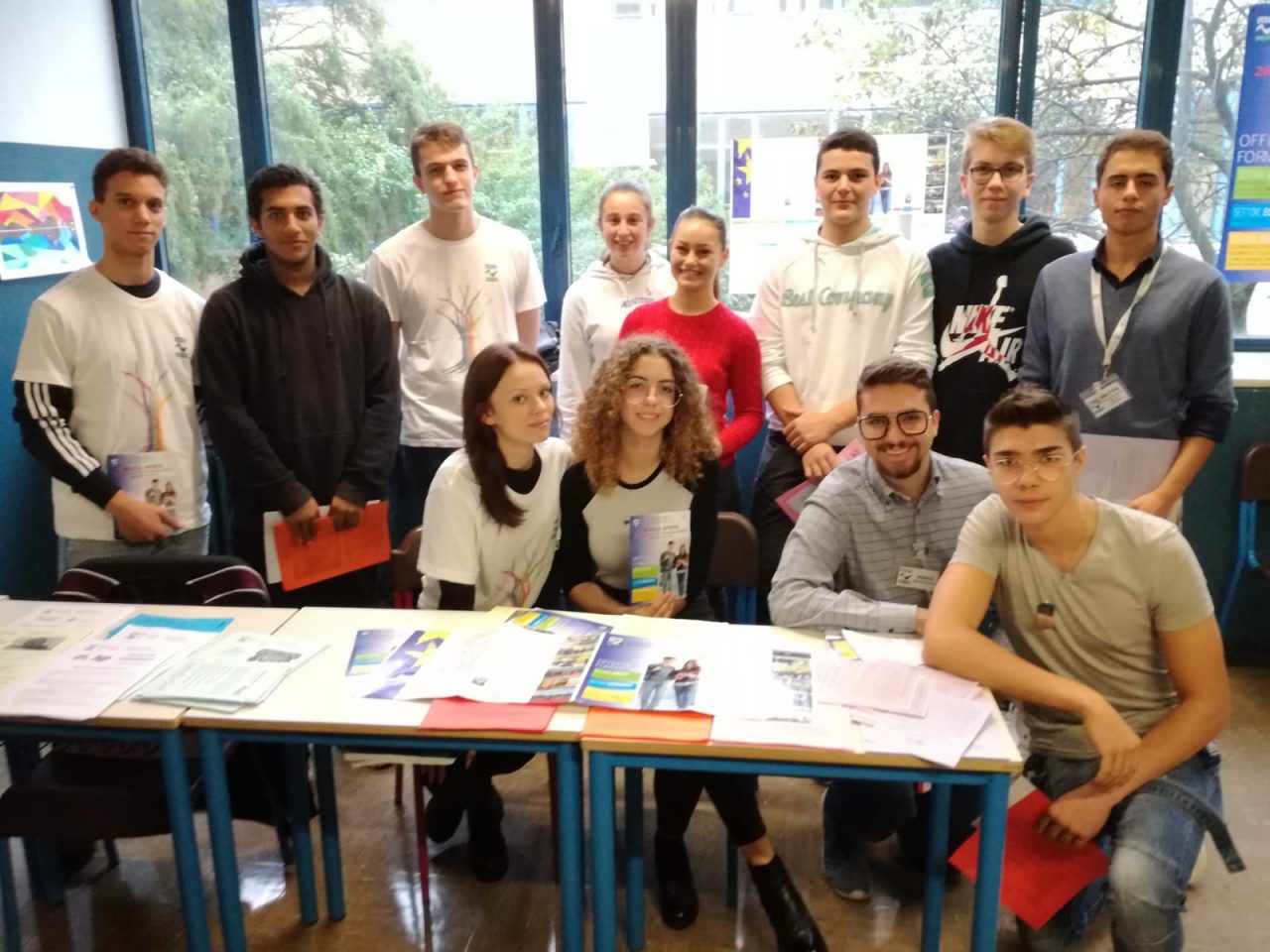Le scuole si mettono in mostra